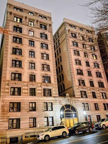 More Photos Of 307 W 79th St, New York Hotel For Sale
