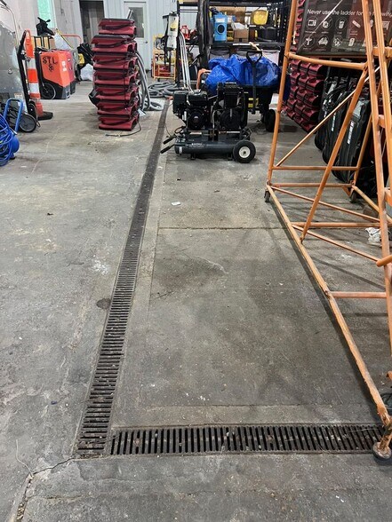 More Photos Of 17384 Manchester Rd, Wildwood Warehouse For Sale