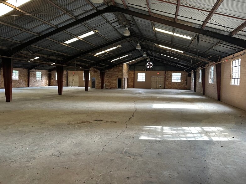More Photos Of 1124 Delgado St, San Antonio Warehouse For Sale