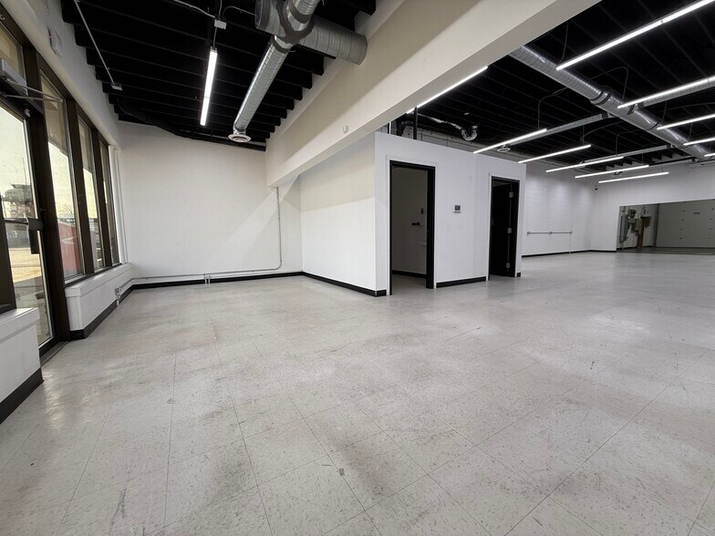 More Photos Of 126 Mayor Magrath Dr N, Lethbridge Storefront For Lease