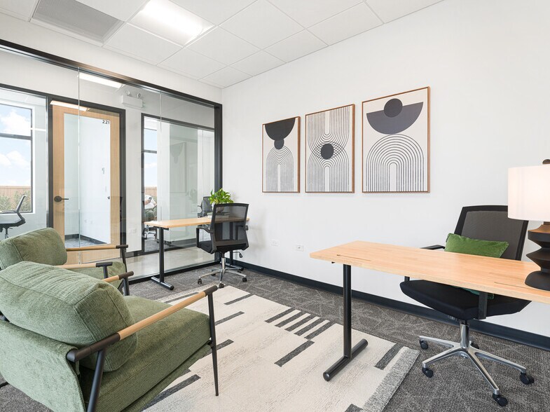 More Photos Of 3838 N Ravenswood Ave, Chicago Coworking Space