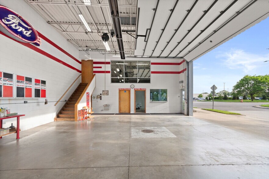 More Photos Of 21052 Van Born Rd, Dearborn Heights Warehouse For Sale