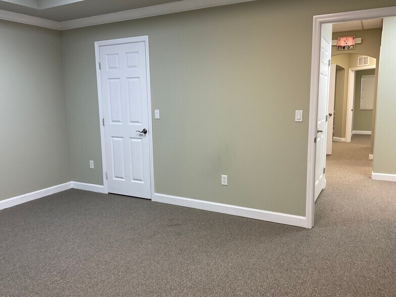 More Photos Of 955 E Martin Luther King Junior Dr, Tarpon Springs Medical For Lease