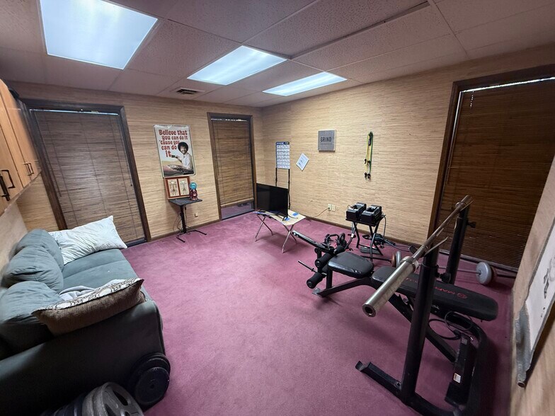 More Photos Of 4212 S Hocker Dr, Independence Office For Sale