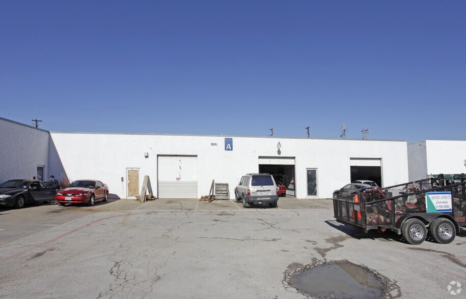 More Photos Of 3619 Graves Blvd, Arlington Flex For Lease