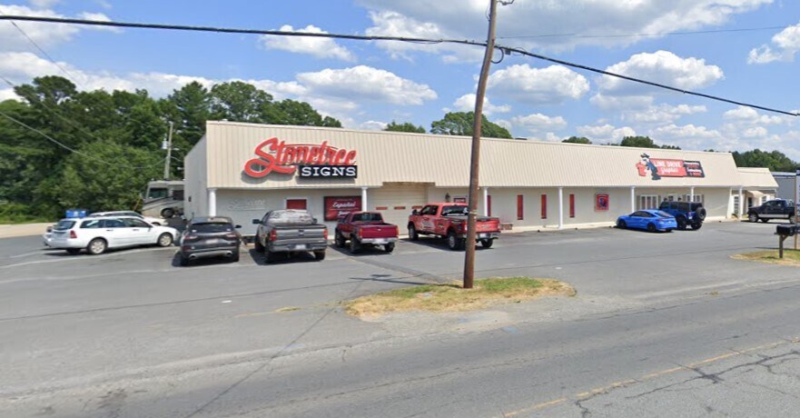 Primary Photo Of 2011 S Fayetteville St, Asheboro Showroom For Lease