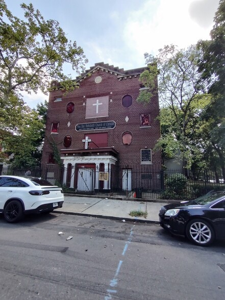 More Photos Of 126 Rutgers Ave, Jersey City Specialty For Sale