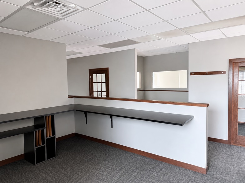 More Photos Of 727 S Juliette Ave, Manhattan Office For Lease