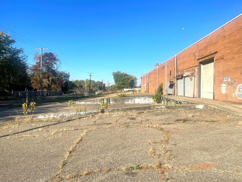 More Photos Of 3000 Atlantic Blvd NE, Canton Bar For Sale
