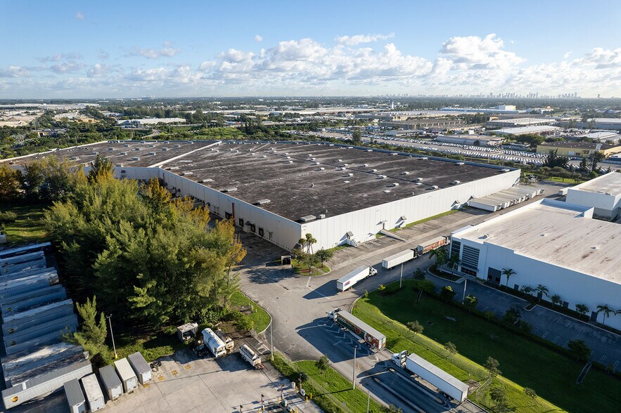 Primary Photo Of 6301 E 10th Ave, Hialeah Warehouse For Lease