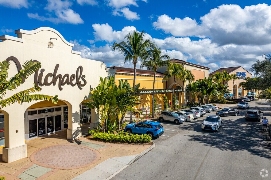 More Photos Of 8012-8024 Mediterranean Dr, Estero General Retail For Lease