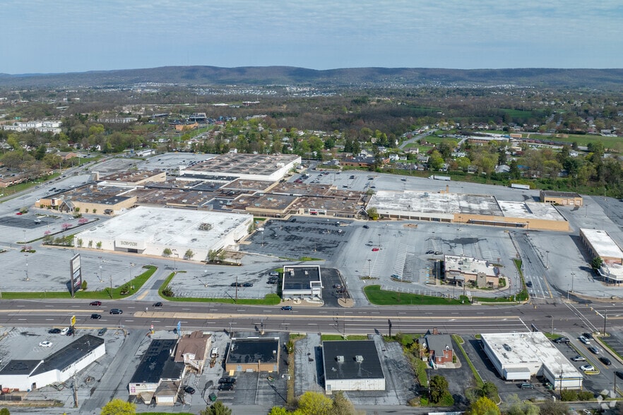 More Photos Of 4600 Jonestown Rd, Harrisburg Department Store For Lease
