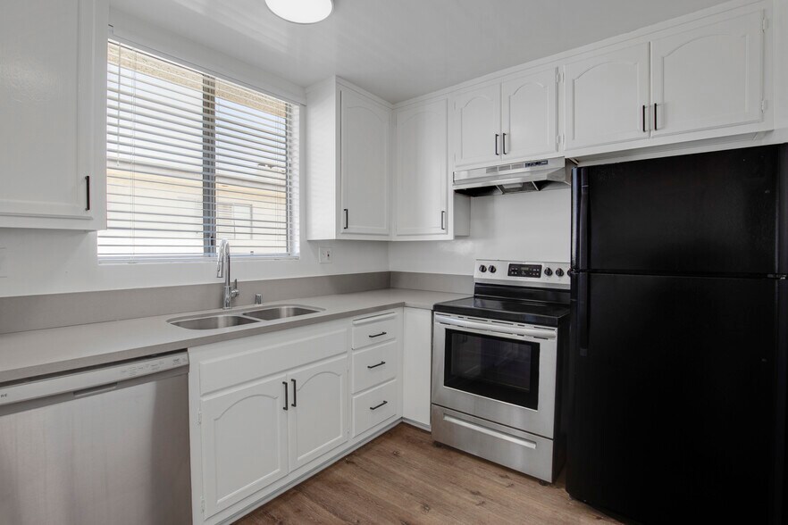 More Photos Of 11733 Mayfield Ave, Los Angeles Apartments For Sale