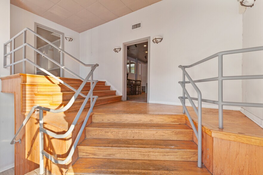 More Photos Of 194-198 Main St, Emmaus Restaurant For Sale