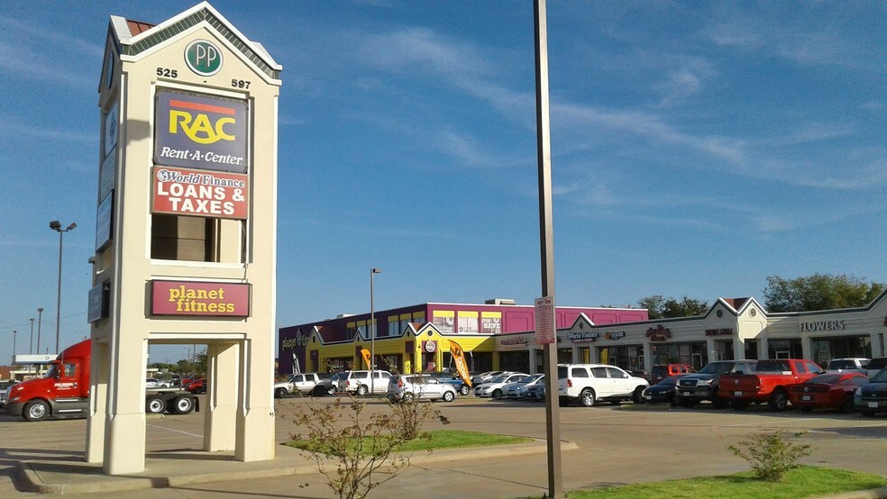 More Photos Of 525-597 W Pioneer Pky, Grand Prairie General Retail For Lease