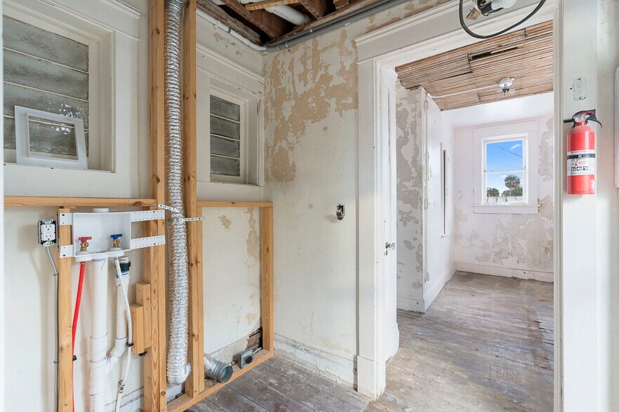 More Photos Of 204 Magnolia St, New Smyrna Beach Restaurant For Sale