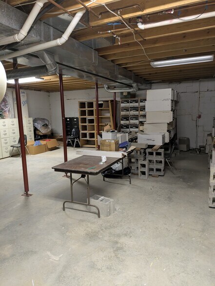 More Photos Of 380 Browns Ln, Coshocton Office For Lease