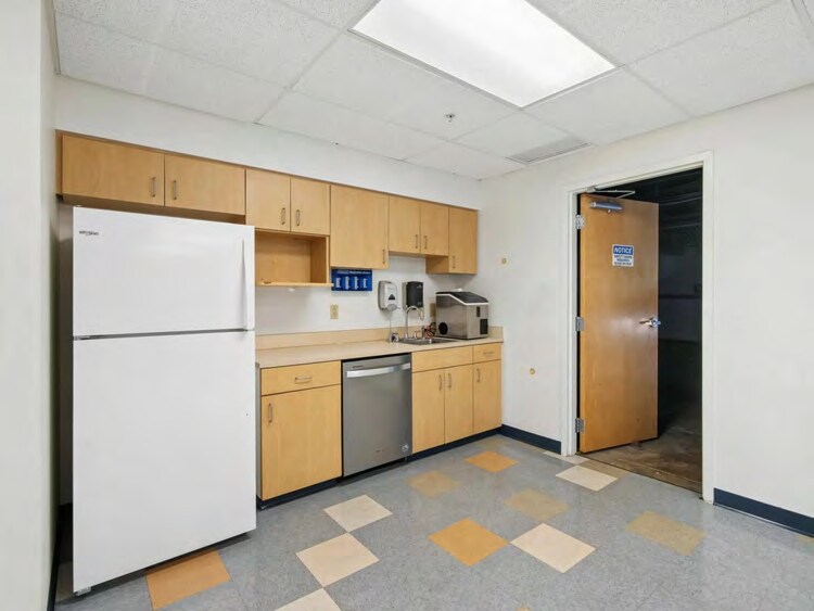 More Photos Of 1717-4189 Arlingate Ln, Columbus Light Distribution For Lease