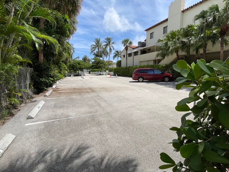 More Photos Of 217 Peruvian Ave, Palm Beach Office Residential For Sale