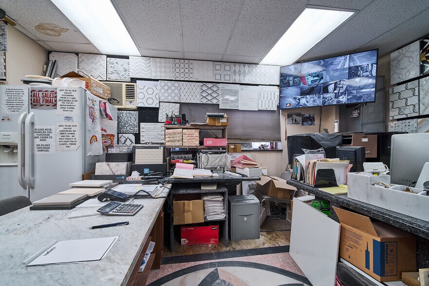 More Photos Of 2100 Jericho Tpke, Garden City Park Warehouse For Lease