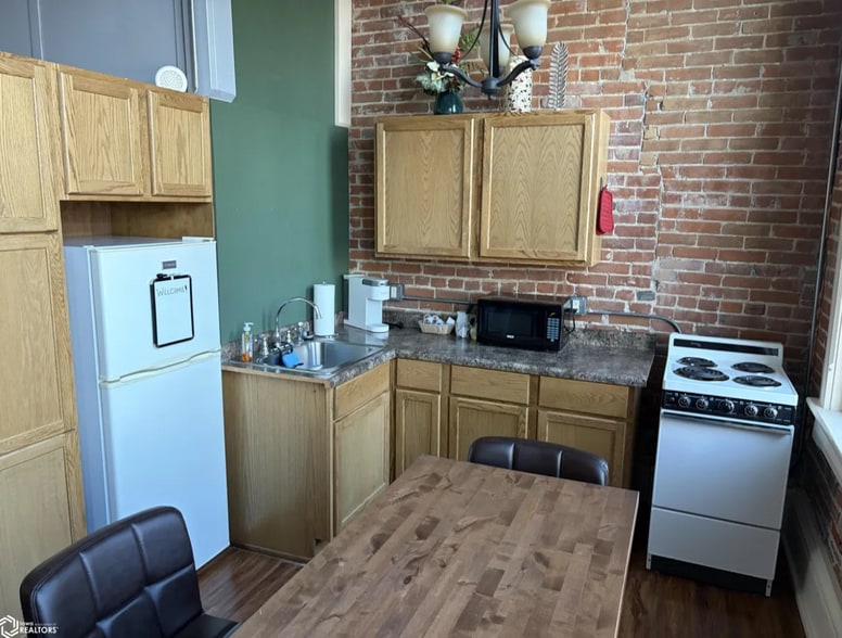 More Photos Of 104 N 16th St, Clarinda Hospitality For Sale