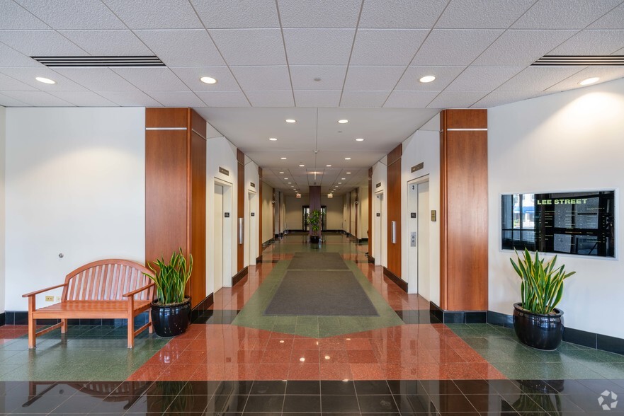 More Photos Of 701 Lee St, Des Plaines Office For Lease