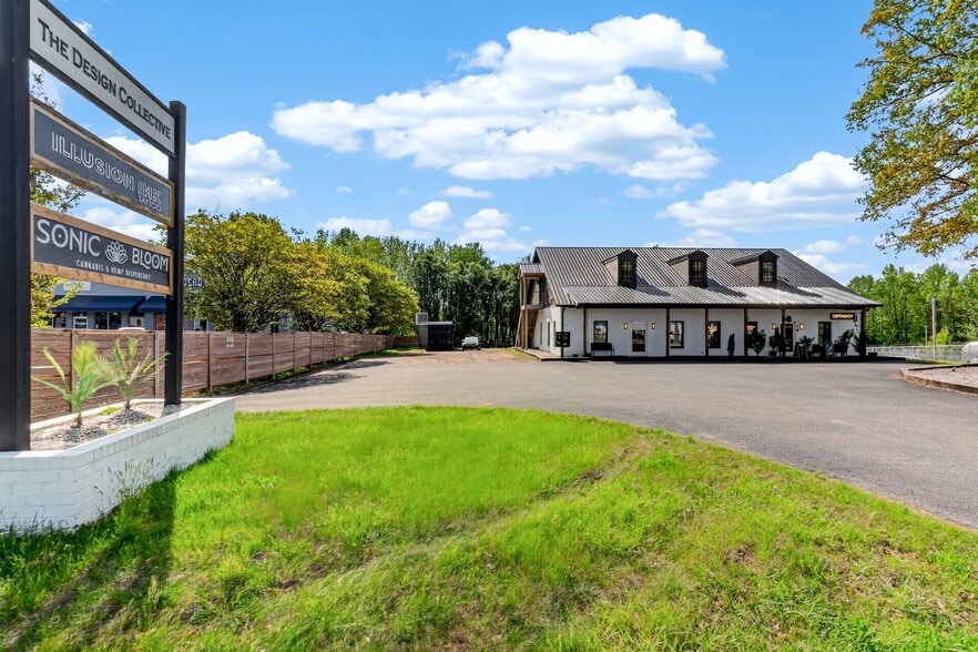 More Photos Of 3440 E Broad St, Statesville Office For Sale