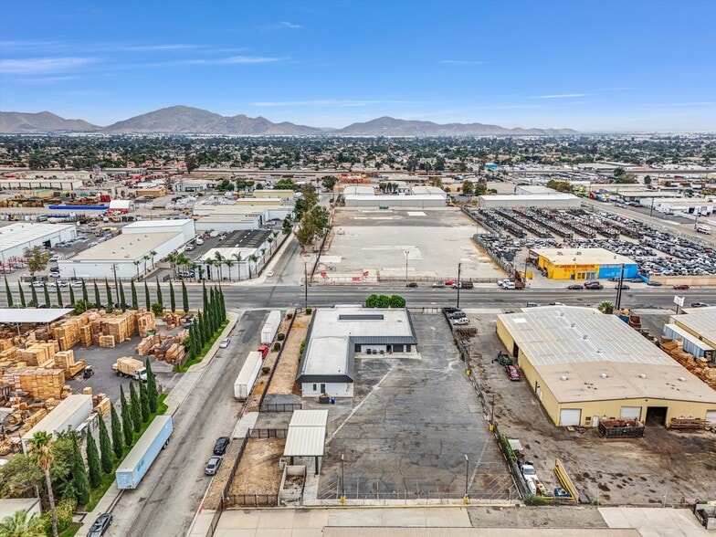 More Photos Of 15384 Arrow Blvd, Fontana Office For Lease