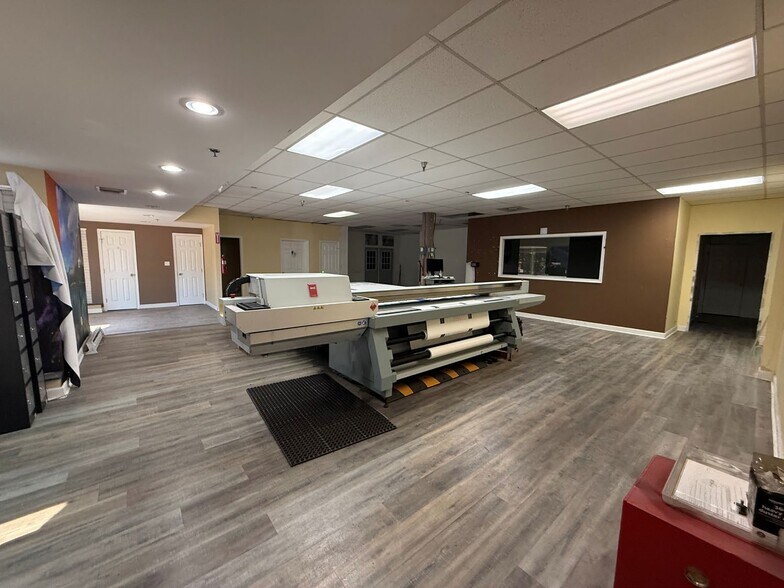 More Photos Of 1381-1397 Baker Rd, Virginia Beach Light Distribution For Lease