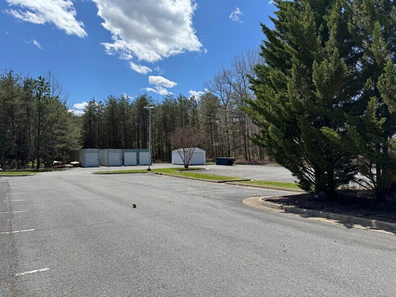 More Photos Of 1504 Chestnut St, Clifton Forge Office For Sale