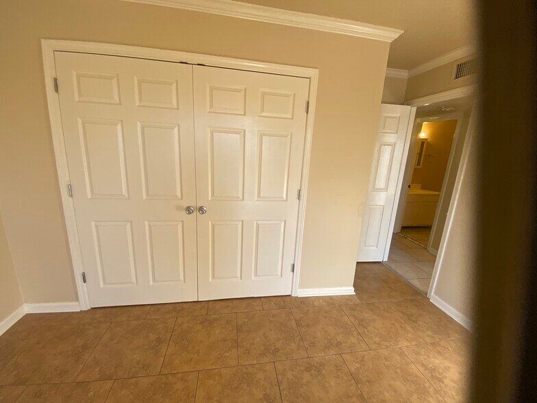 More Photos Of 3005 Lake Villa Dr, Metairie Apartments For Sale