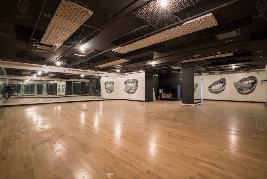 More Photos Of 200 Central Park S, New York Multifamily For Sale