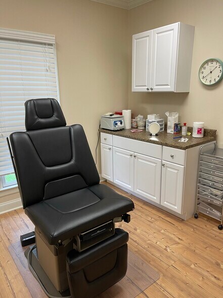 More Photos Of 9456 Jefferson Hwy, Baton Rouge Medical For Lease