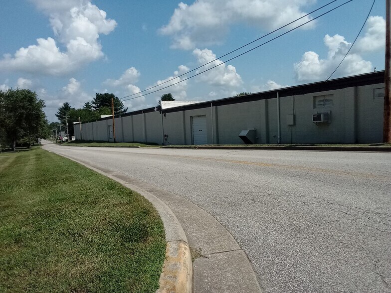 More Photos Of 213 W 1st St, Huntingburg Warehouse For Sale