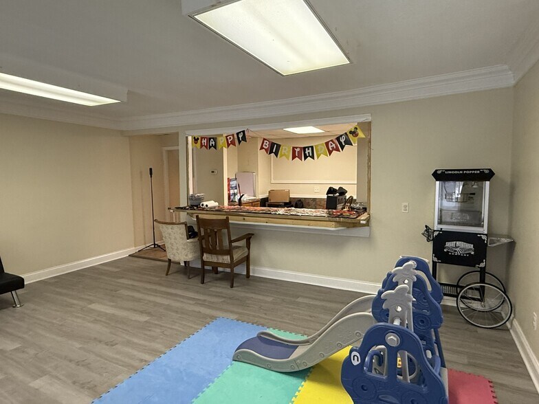 More Photos Of 441 Stone Rd, Greece Restaurant For Sale