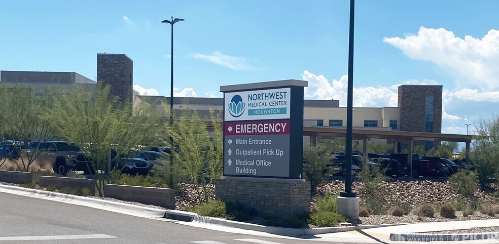 More Photos Of 2300 S Houghton Rd, Tucson Medical For Lease