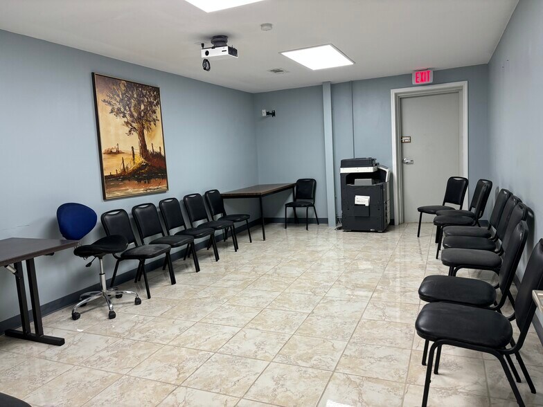 More Photos Of 722 Fairmont Pky, Pasadena Warehouse For Lease