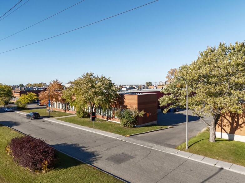 More Photos Of 8545-8579 Ch Dalton, Mt Royal Warehouse For Lease