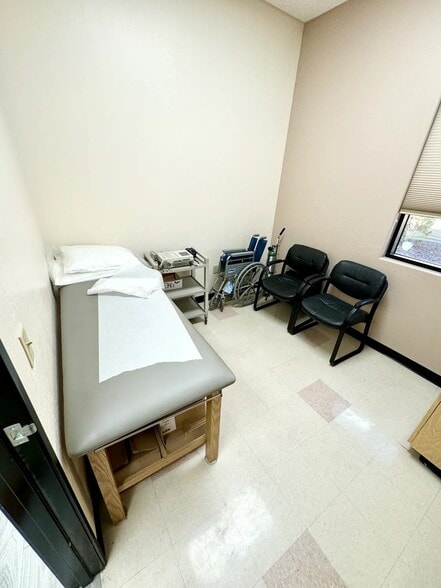 More Photos Of 7525 E Broadway Rd, Mesa Medical For Sale