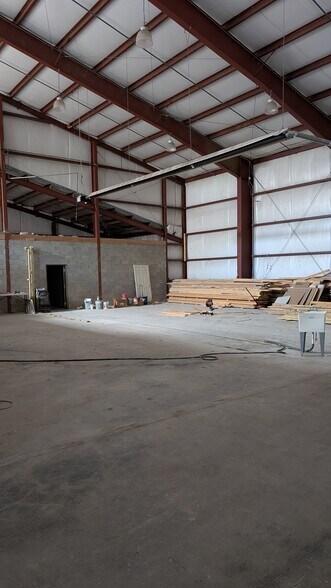 More Photos Of 2203-2221 E McNichols Rd, Detroit Warehouse For Lease