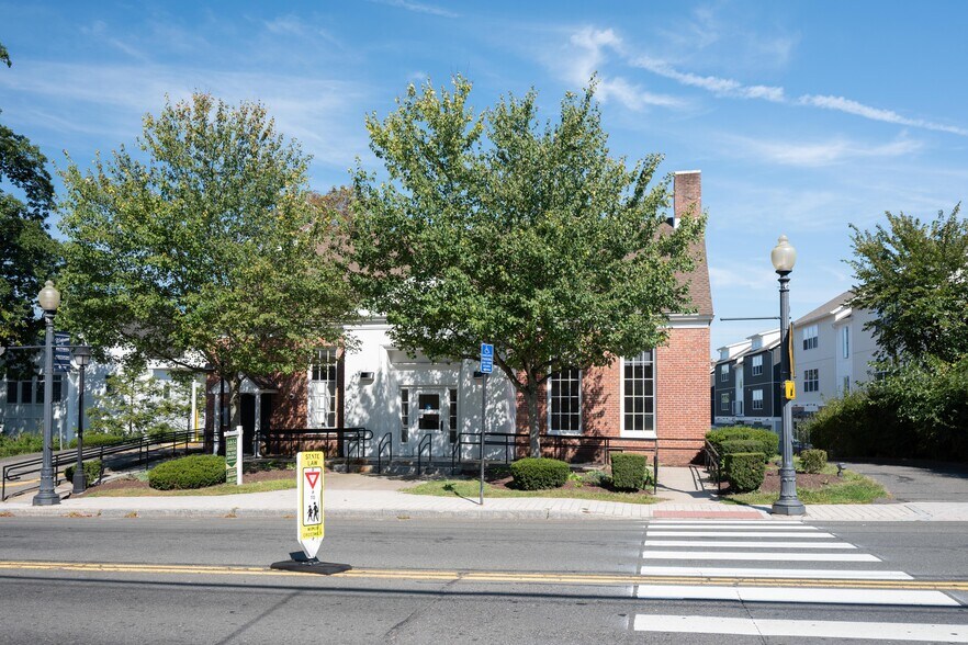 More Photos Of 159 Greenwood Ave, Bethel Bank For Lease