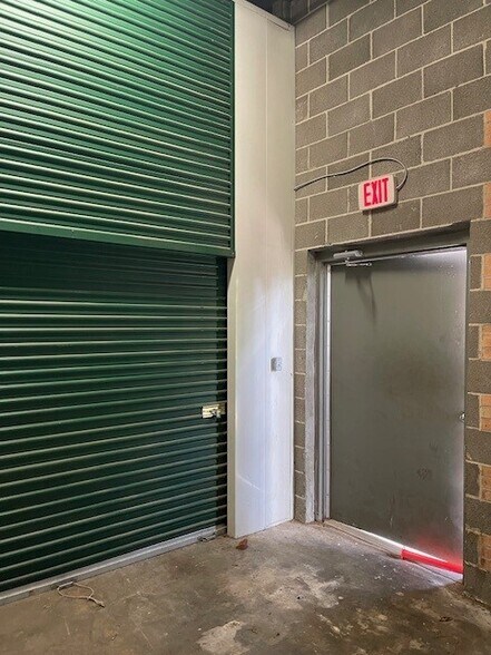 More Photos Of 1965 Main St, Baton Rouge Warehouse For Lease