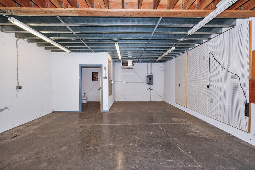 More Photos Of 700 Sunset Pond Ln, Bellingham Industrial For Sale