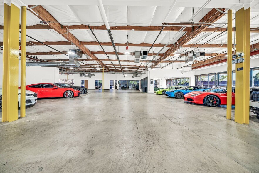 More Photos Of 14505 N Hayden Rd, Scottsdale Light Distribution For Lease