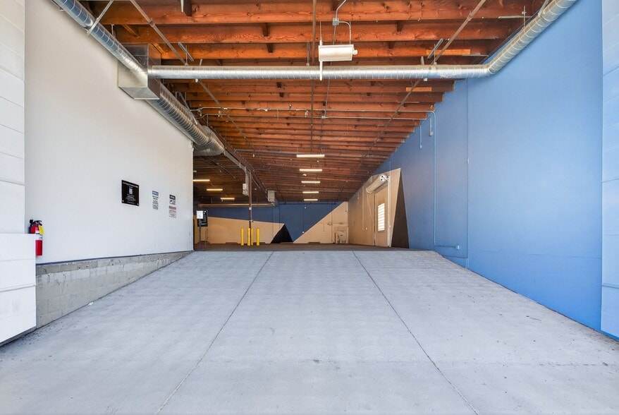 More Photos Of 1322-1326 Obispo Ave, Long Beach Warehouse For Lease