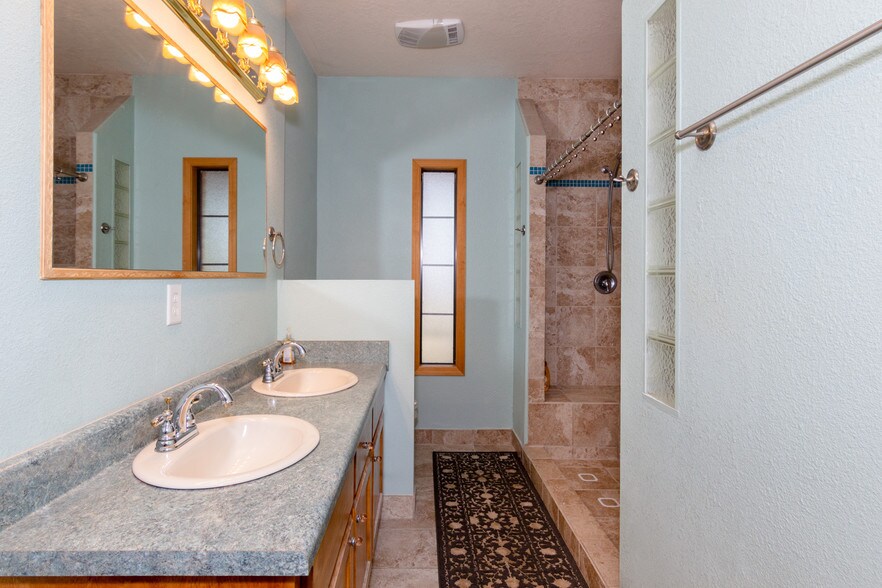 More Photos Of 5702 Pebble Ridge Dr, Milton Medical For Sale