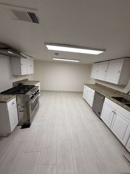 More Photos Of 729 N Frazier St, Conroe Office For Sale