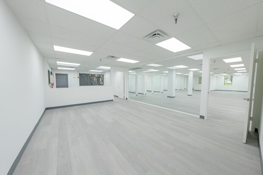 More Photos Of 5255 NW 159th St, Miami Lakes Distribution For Lease