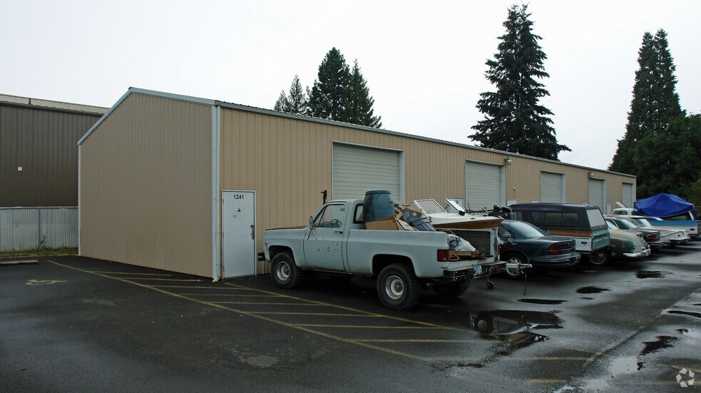 More Photos Of 1251-1259 Candlewood Ave NE, Salem Unknown For Lease