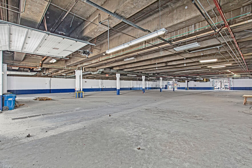 More Photos Of 3333 W Lake St, Chicago Manufacturing For Lease